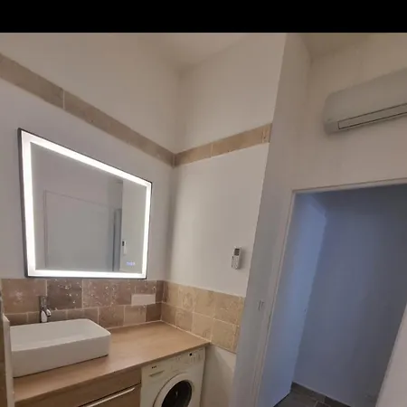 T3 De 60 M2 Avec Parking A 3 Min De L Autoroute